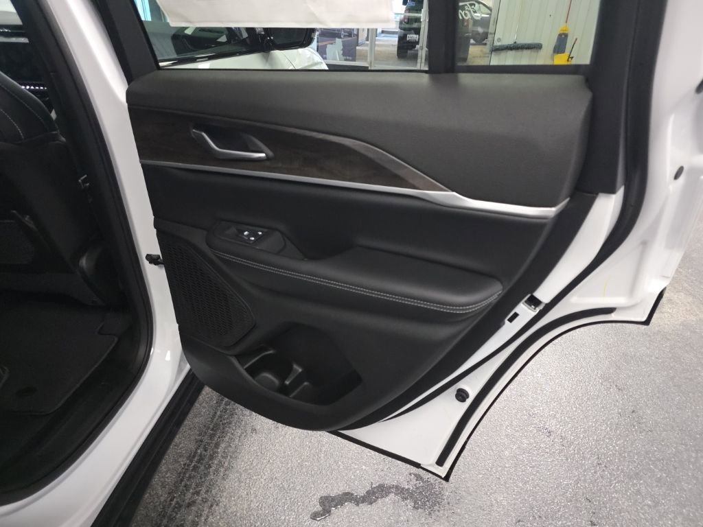 New 2026 Jeep Grand Cherokee Altitude AWD/4WD image 29