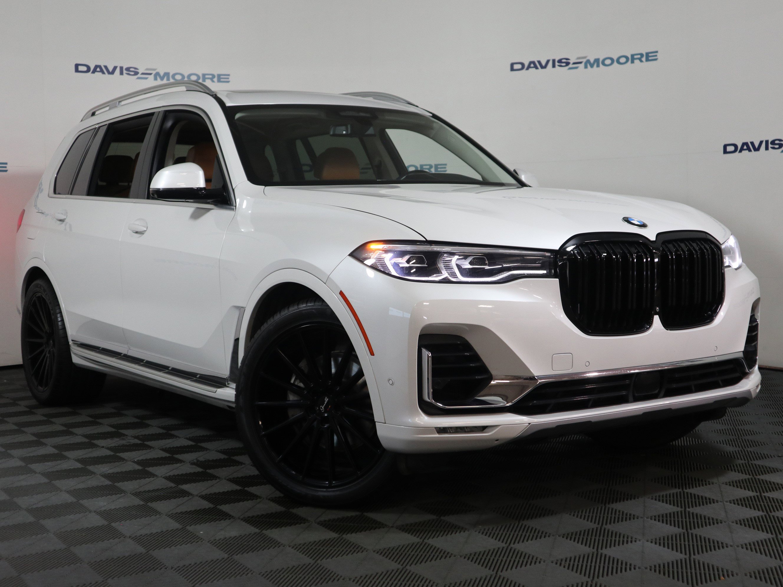 Used 2019 BMW X7 xDrive50i w/ Premium Package AWD/4WD image 2