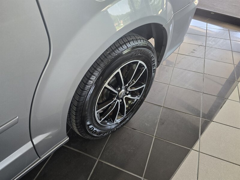 Used 2017 Dodge Grand Caravan SE FWD image 28