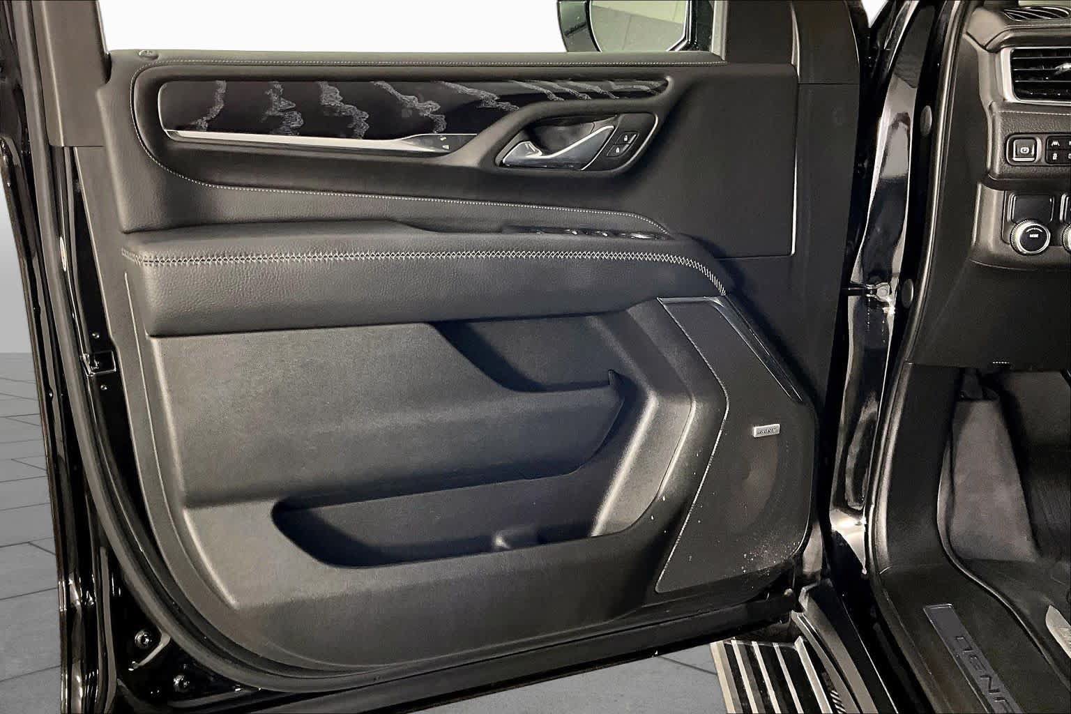 Used 2023 GMC Yukon Denali RWD image 21