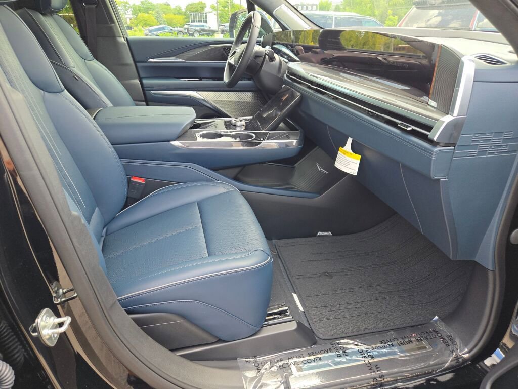 New 2026 Cadillac Escalade IQ Sport 2 w/ LPO, ONYX Package AWD/4WD image 6