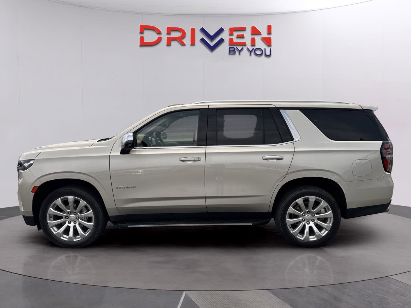 Used 2023 Chevrolet Tahoe Premier RWD image 2