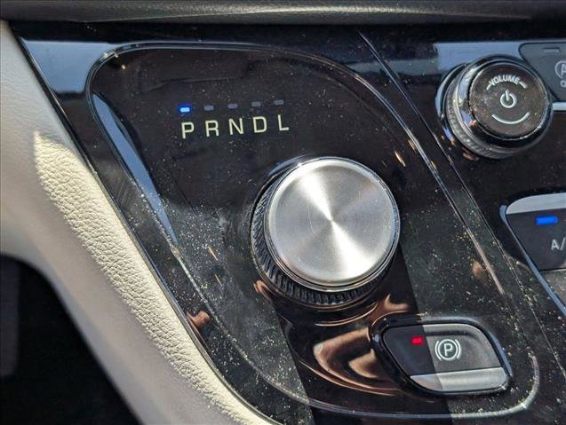 Used 2023 Chrysler Pacifica Touring-L FWD image 12