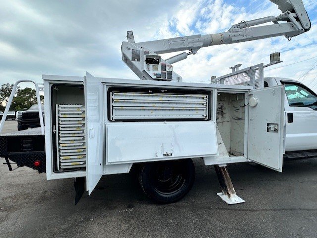 Used 2009 Ford F550 2WD Regular Cab Super Duty image 12