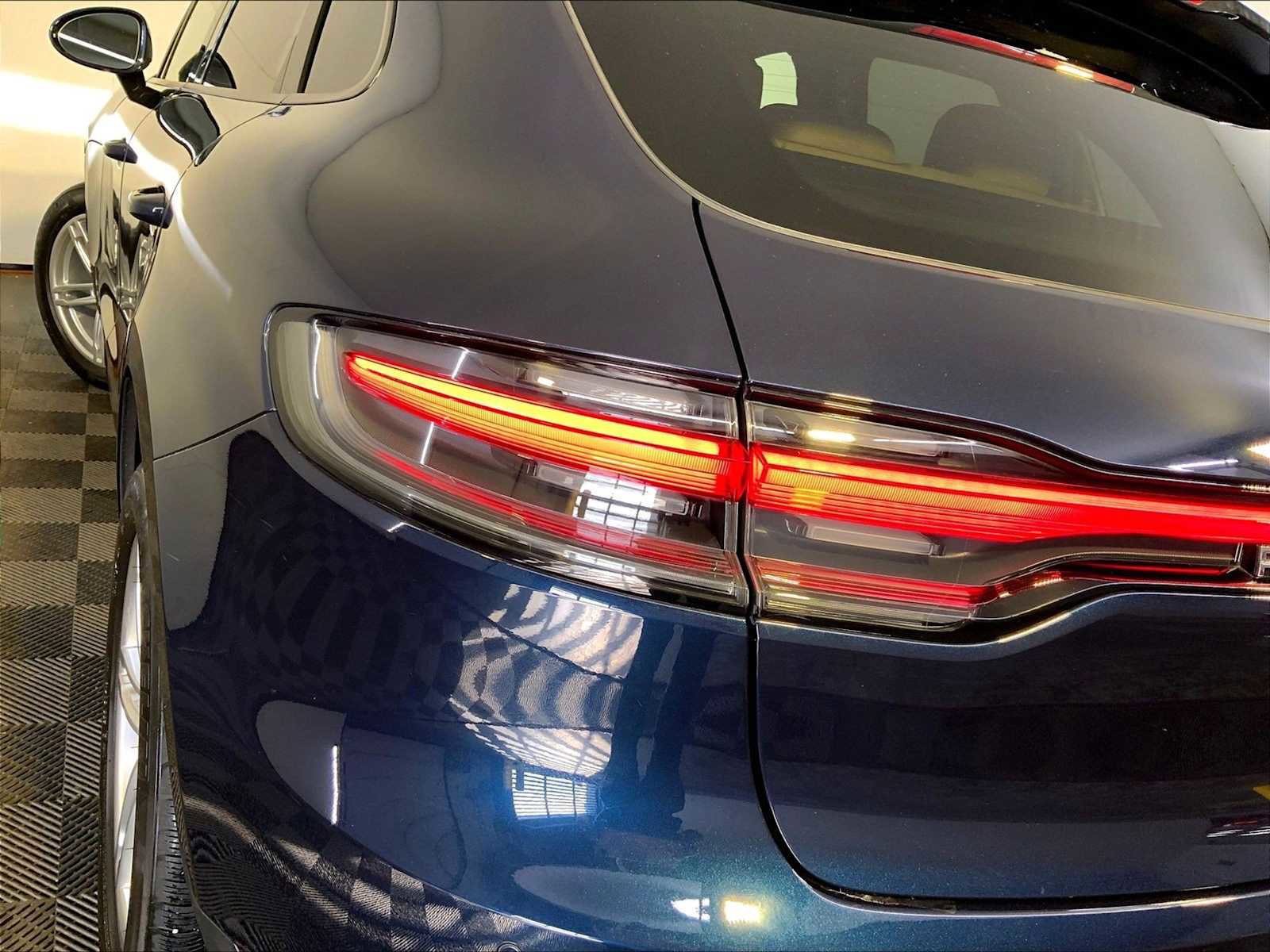 Certified 2020 Porsche Macan AWD/4WD image 30