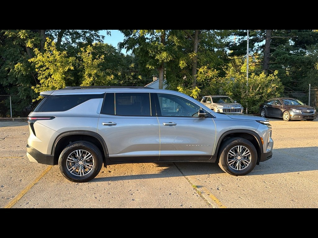 Used 2024 Chevrolet Traverse LT w/ LPO, Floor Liner Package AWD/4WD image 6