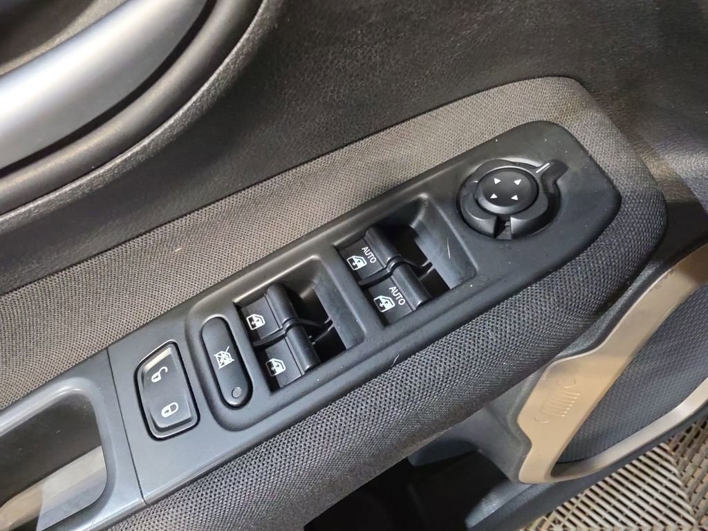 Used 2016 Jeep Renegade Limited AWD/4WD image 15