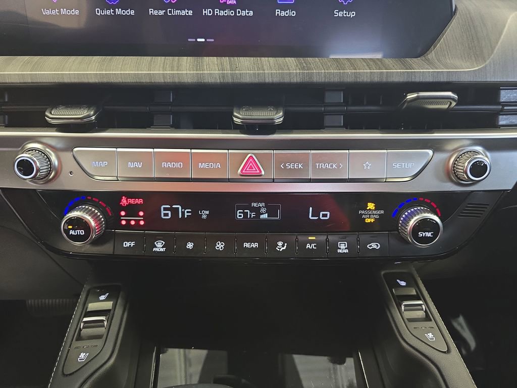 Used 2024 Kia Telluride EX w/ EX Captain's Chair Package image 23