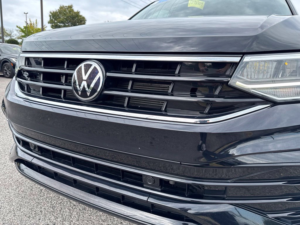 Certified 2024 Volkswagen Tiguan SE R-Line FWD image 10
