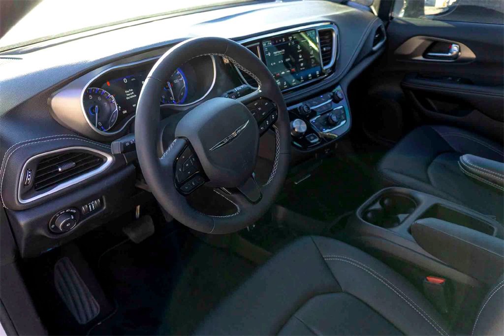 New 2026 Chrysler Pacifica Select w/ S Appearance Package image 10