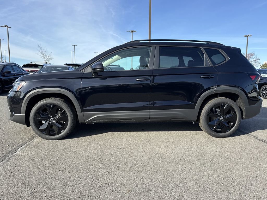 New 2026 Volkswagen Taos SE image 2