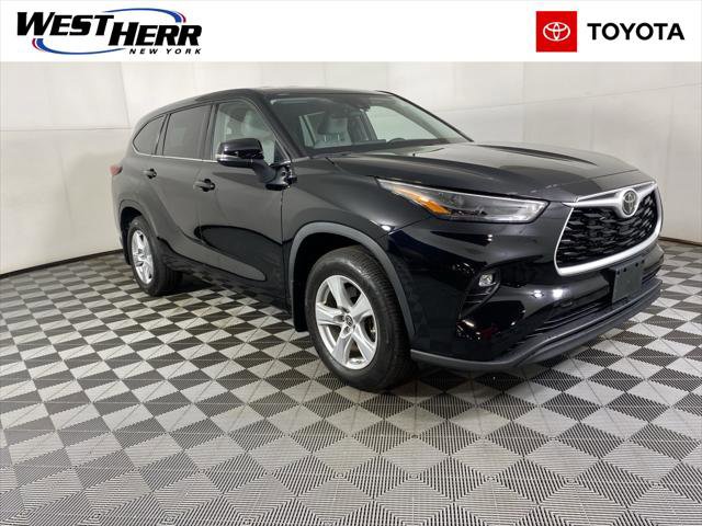 Certified 2022 Toyota Highlander LE image 1