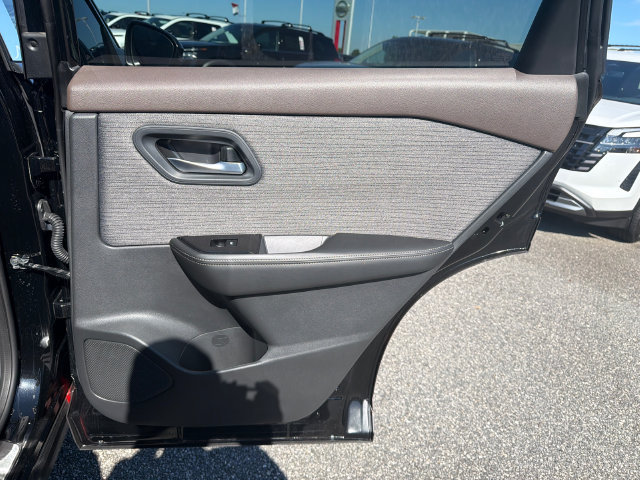 Used 2022 Nissan Rogue SV FWD image 16