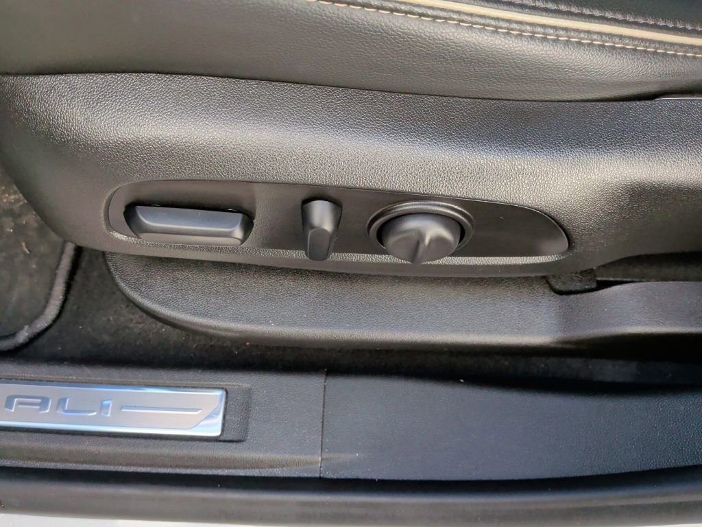 Used 2021 GMC Acadia Denali w/ Denali Ultimate Package image 14