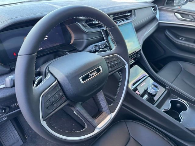 Certified 2024 Jeep Grand Cherokee Limited w/ Black Appearance Package image 14