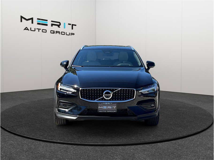 Used 2024 Volvo V60 B5 Cross Country Ultimate w/ Climate Package AWD/4WD image 3