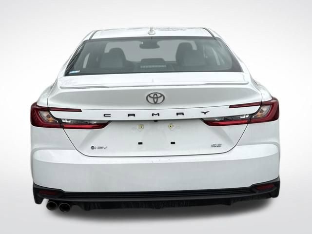 Used 2025 Toyota Camry SE image 4