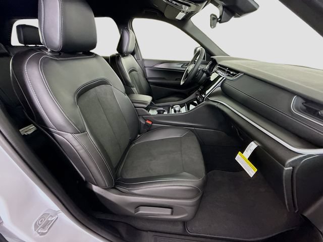New 2025 Jeep Grand Cherokee Altitude AWD/4WD image 25