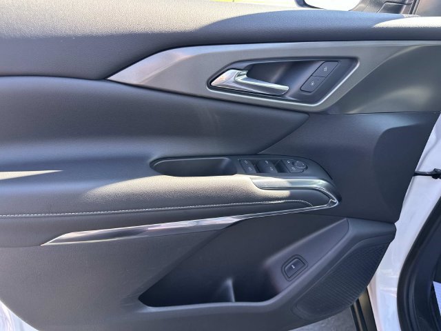 Certified 2025 Chevrolet Traverse LT FWD image 19