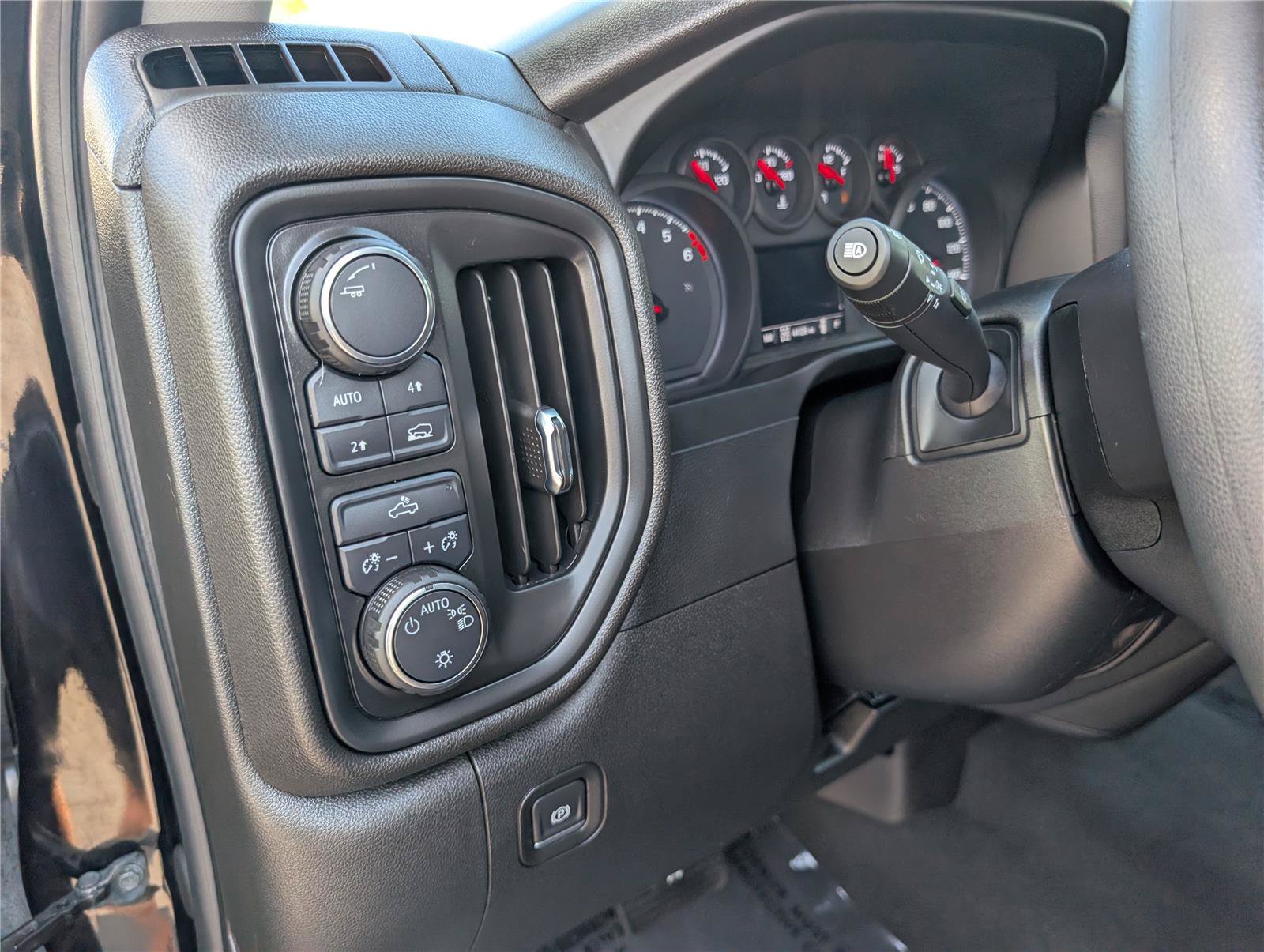 Used 2024 Chevrolet Silverado 1500 Custom w/ Turbomax Blackout Package AWD/4WD image 21