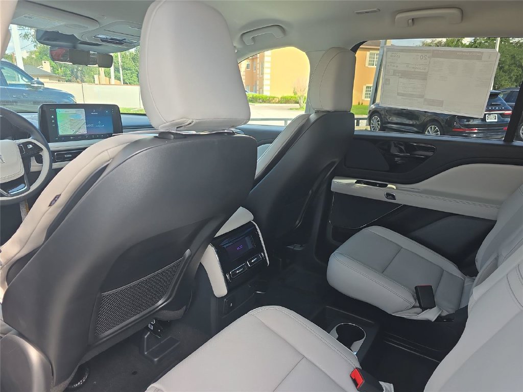 New 2027 Lincoln Aviator 2WD image 11