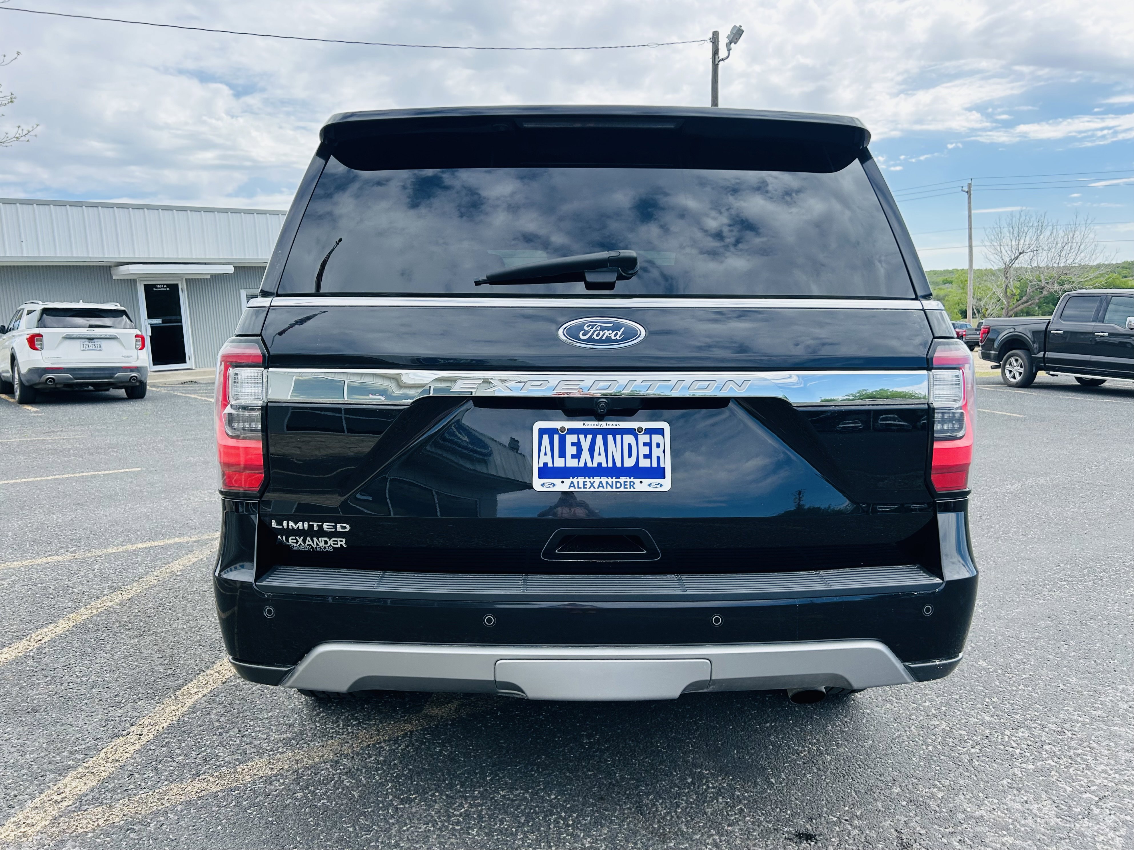 Used 2021 Ford Expedition Limited image 7