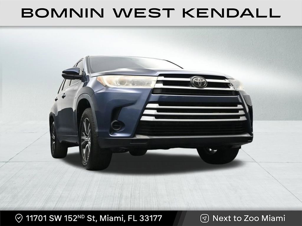 Used 2018 Toyota Highlander LE image 27