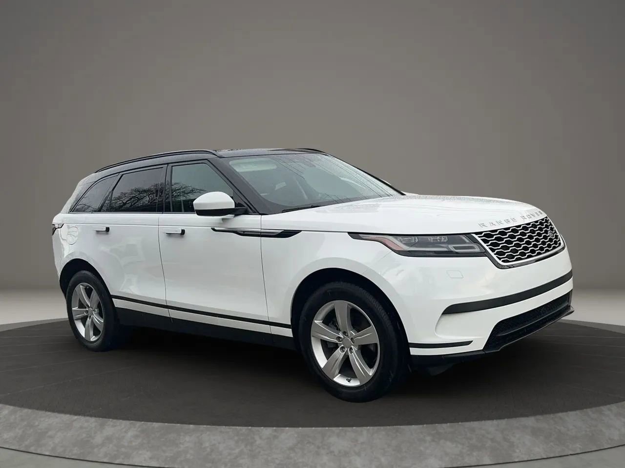 Used 2018 Land Rover Range Rover Velar S image 1