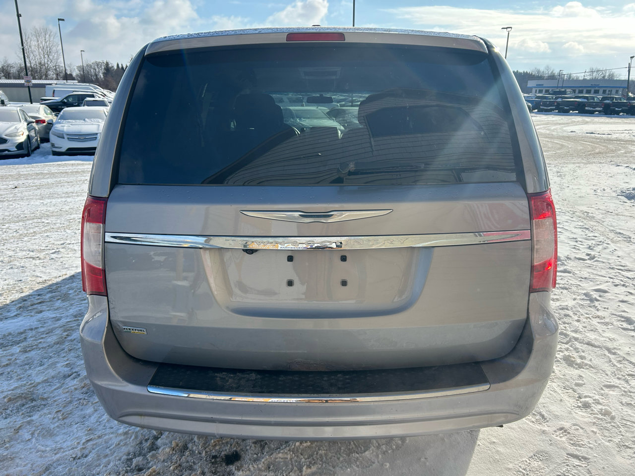 Used 2014 Chrysler Town & Country Touring image 6