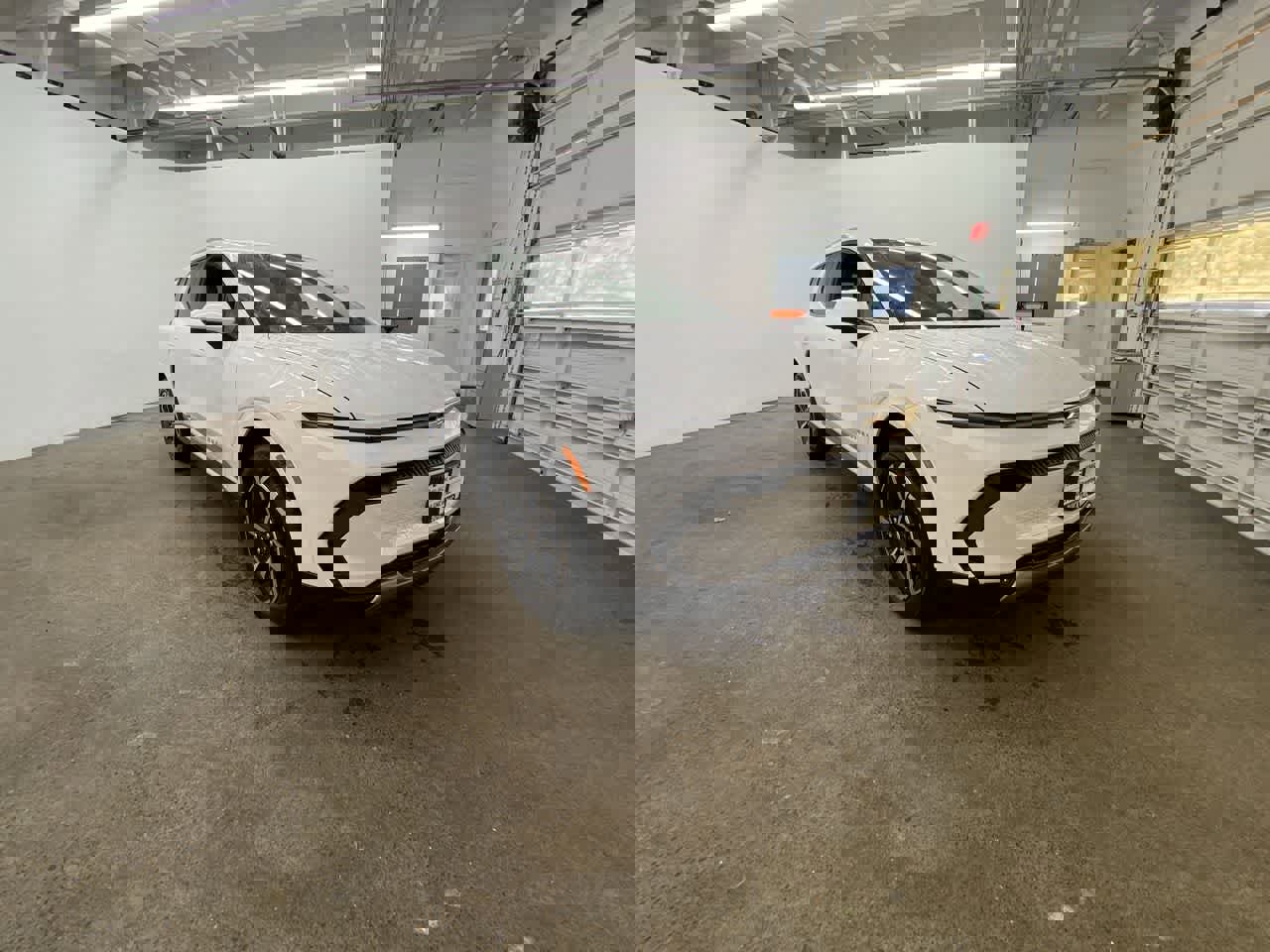 Used 2025 Chevrolet Equinox EV LT w/ Convenience Package image 8