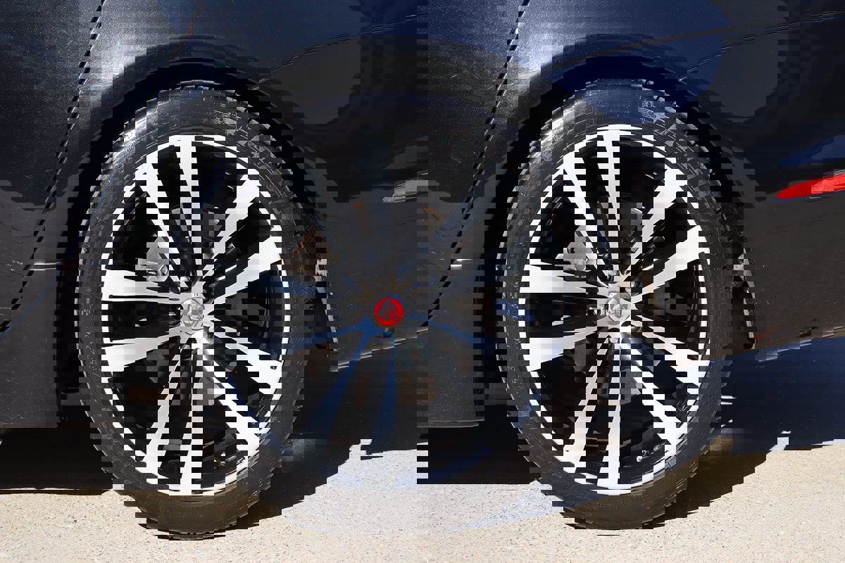 Used 2019 Jaguar XJ L Portfolio image 59