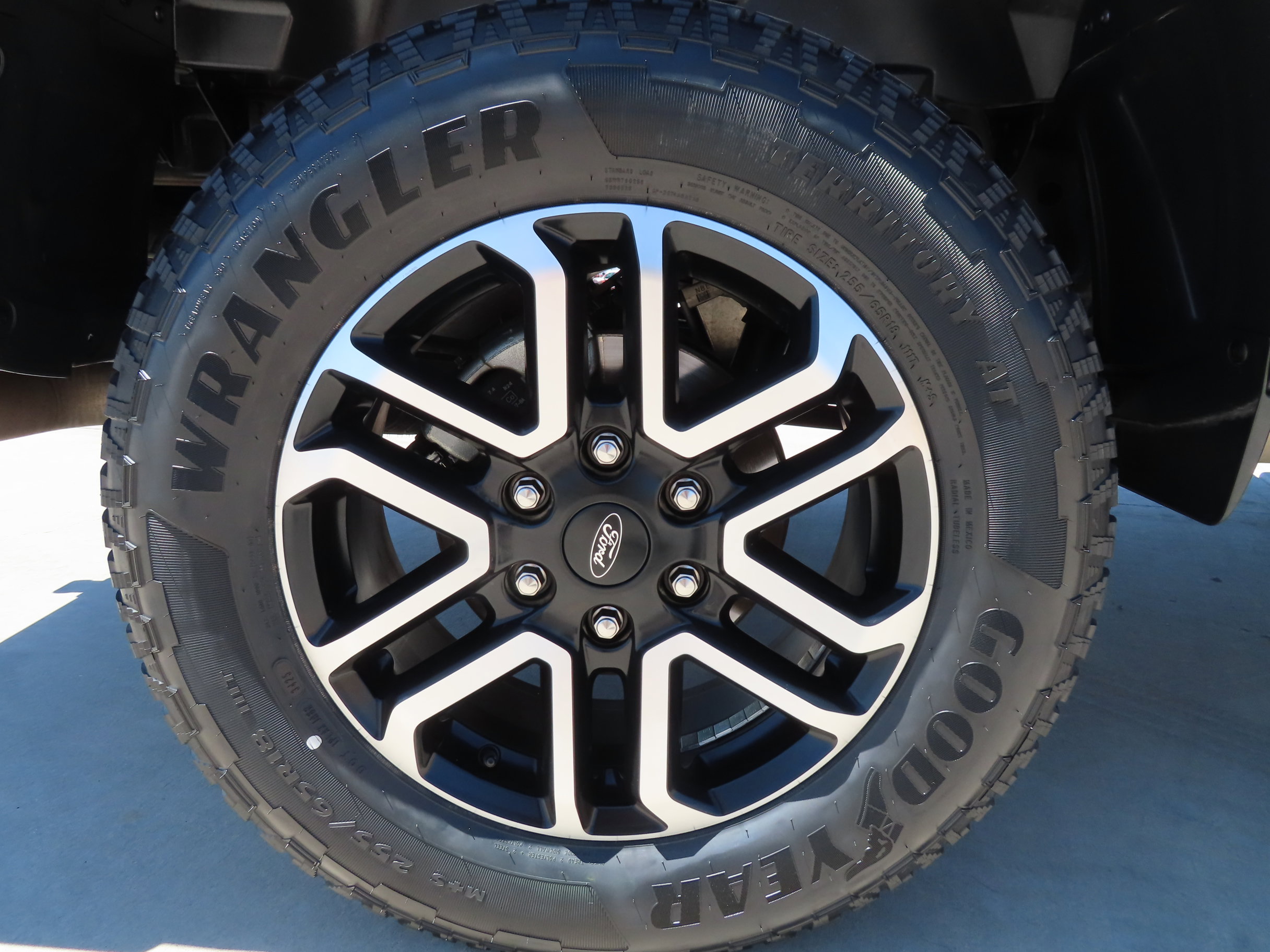 Used 2024 Ford Ranger Lariat w/ FX4 Off-Road Package AWD/4WD image 10