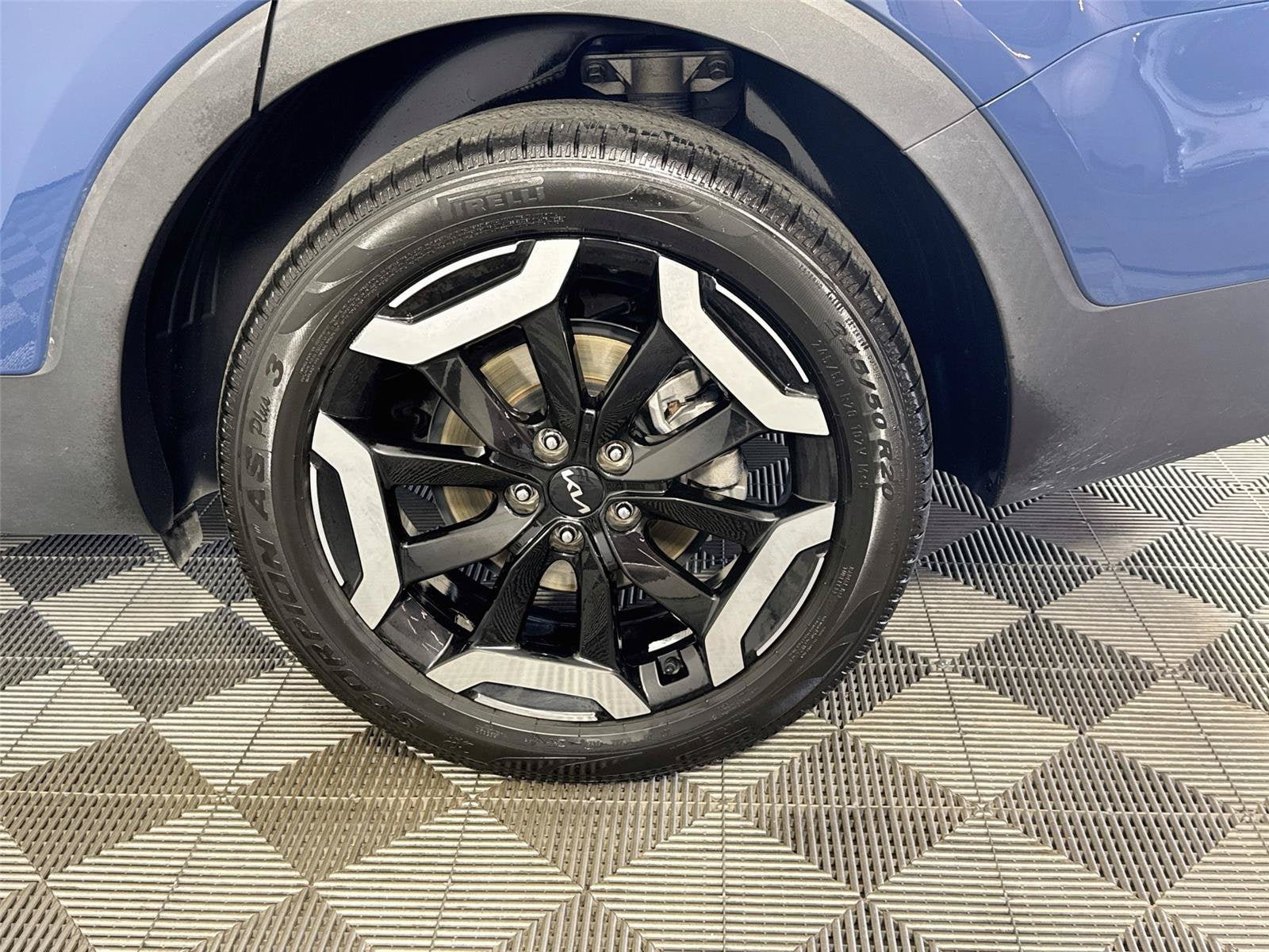 Certified 2023 Kia Telluride EX w/ EX Captain's Chair Package FWD image 33