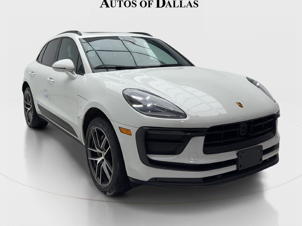 Used 2023 Porsche Macan AWD/4WD image 3