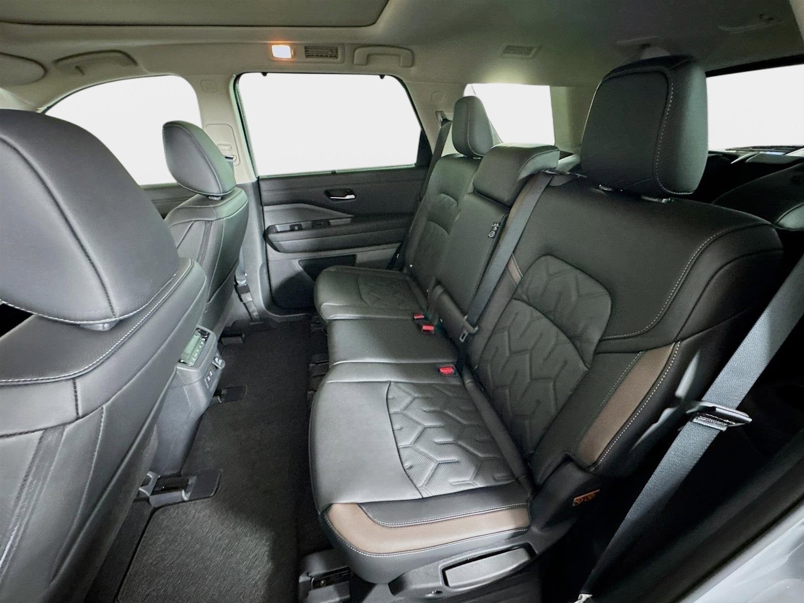 New 2026 Nissan Pathfinder Platinum image 22