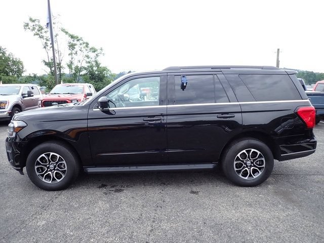 Used 2024 Ford Expedition XLT AWD/4WD image 2