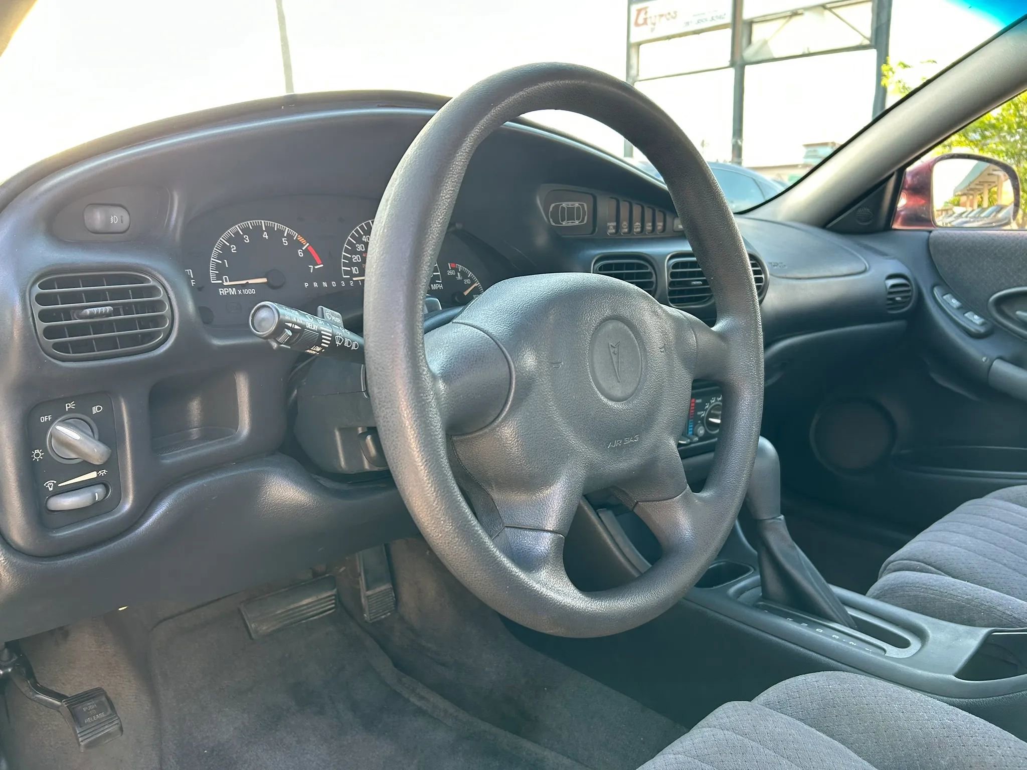 Used 2003 Pontiac Grand Prix SE w/ Equipment Group FWD image 10