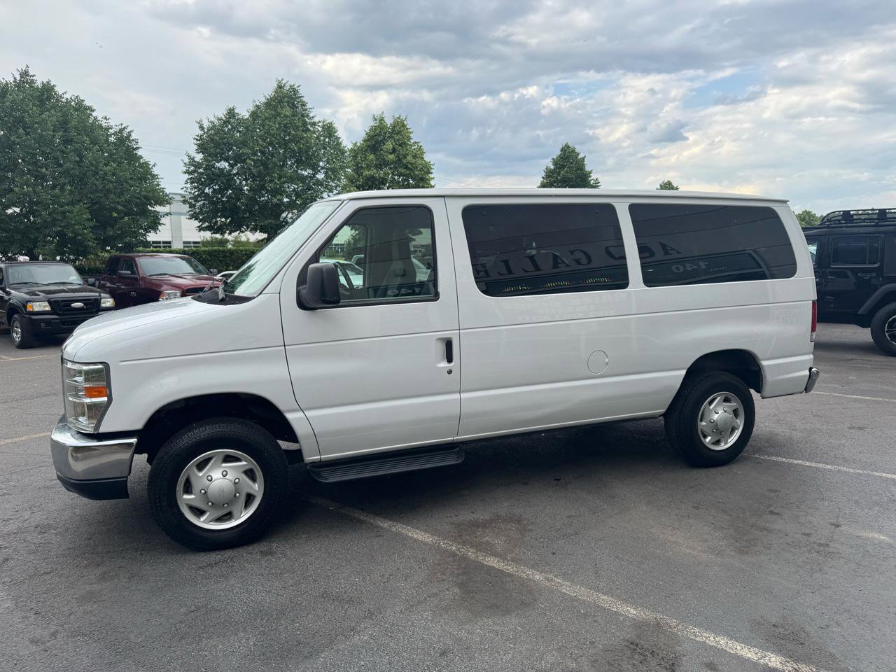Used 2014 Ford E-350 and Econoline 350 XLT RWD image 16