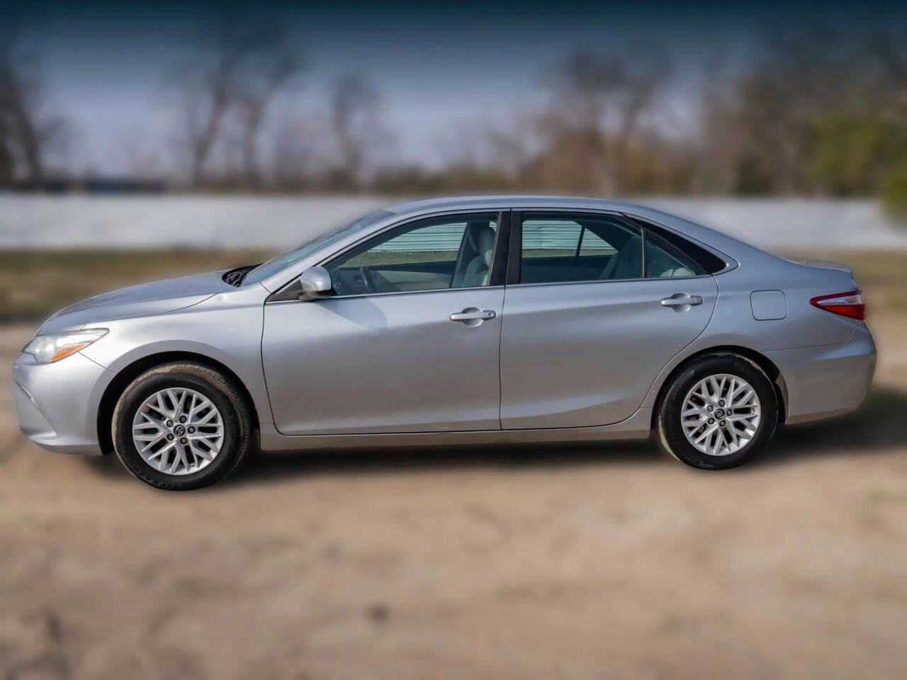 Used 2017 Toyota Camry LE image 8