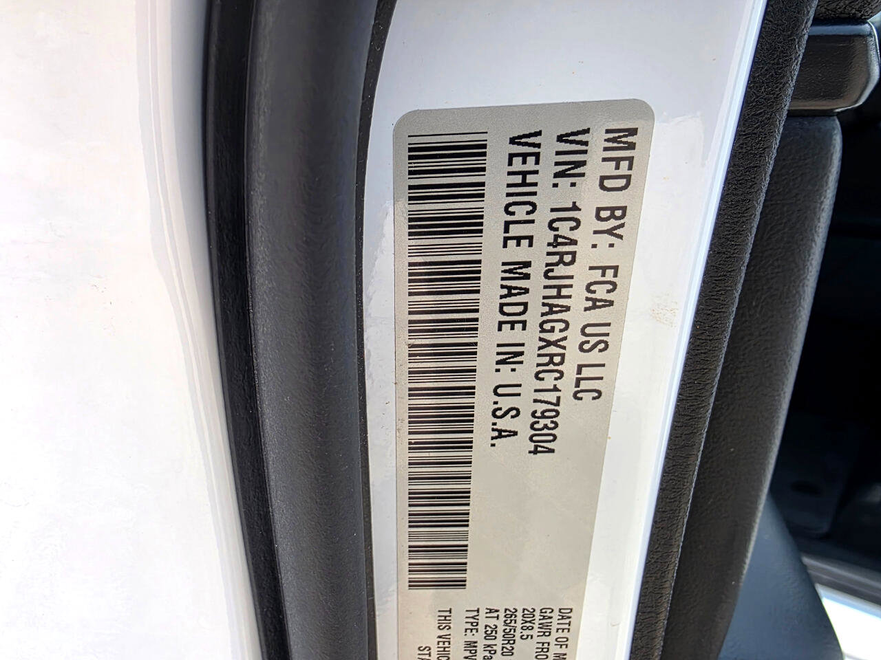 Used 2024 Jeep Grand Cherokee Altitude image 30