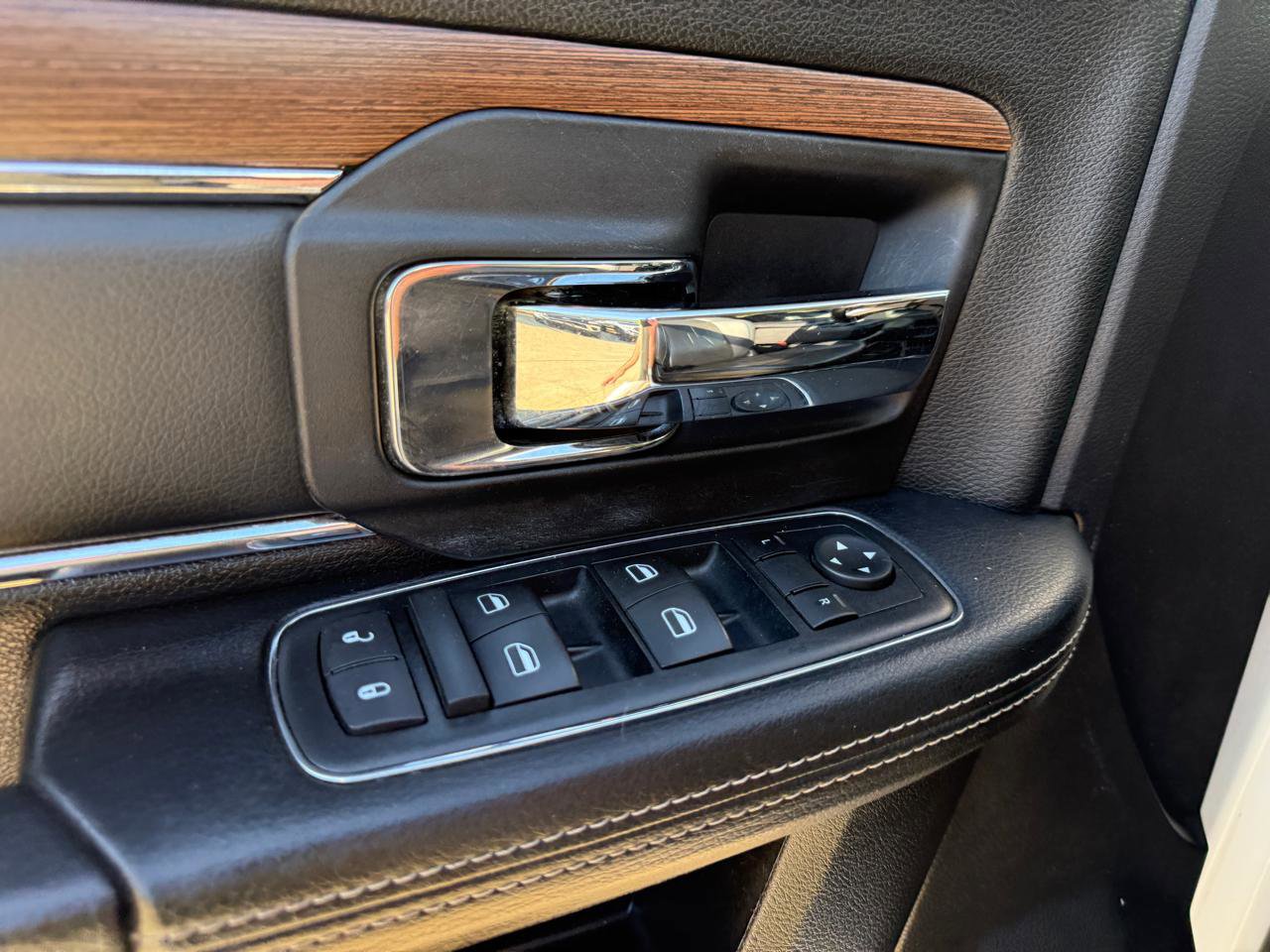 Used 2016 RAM 3500 Laramie RWD image 11