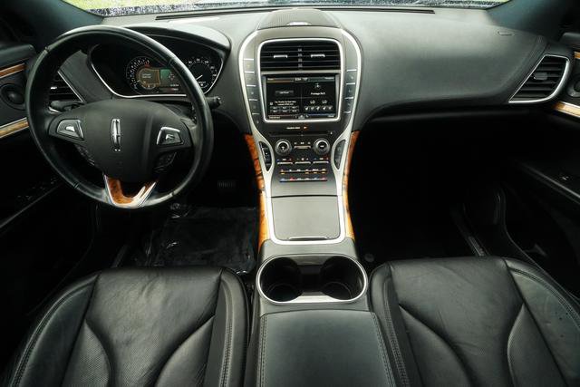 Used 2016 Lincoln MKX Reserve w/ Technology Package FWD image 11