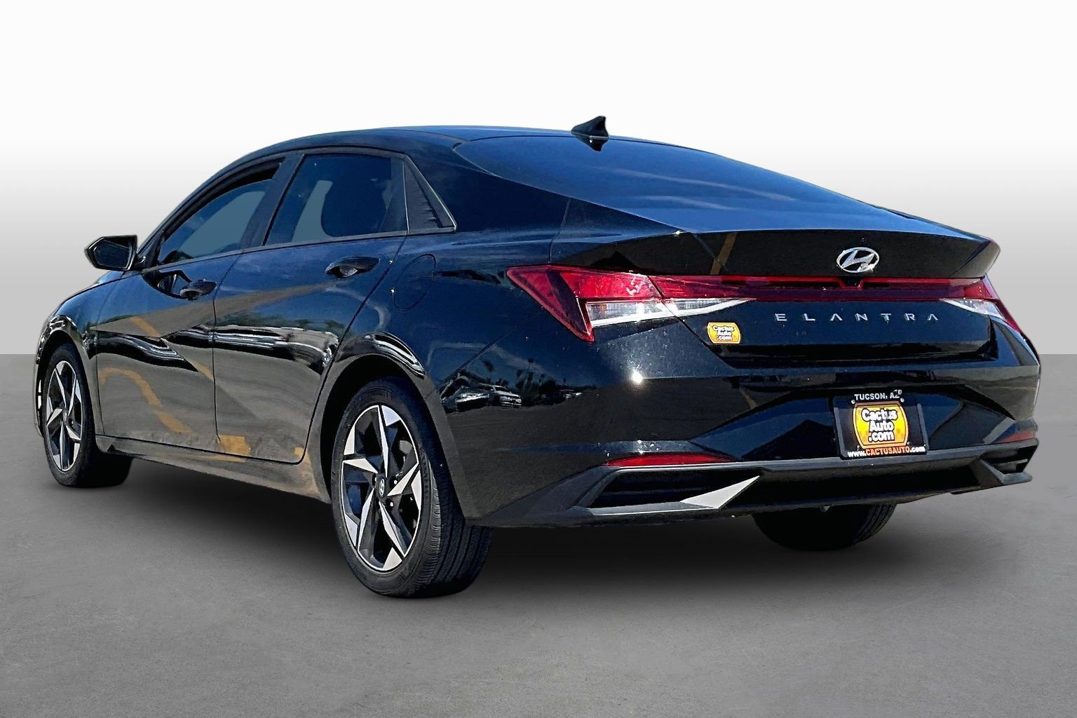 Used 2023 Hyundai Elantra SEL w/ Convenience Package FWD image 11