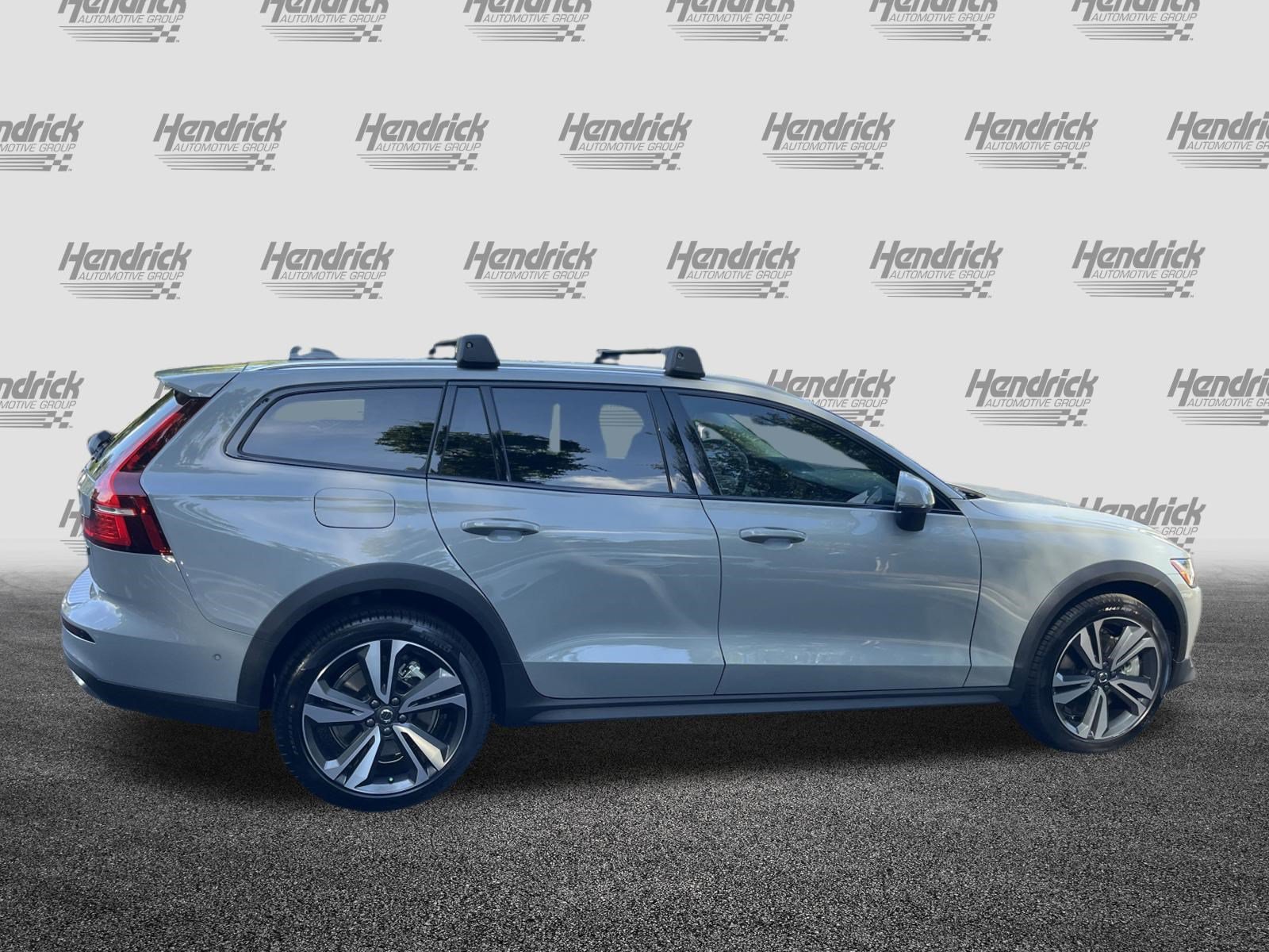 Certified 2026 Volvo V60 B5 Cross Country Plus w/ Protection Package Premier AWD/4WD image 10