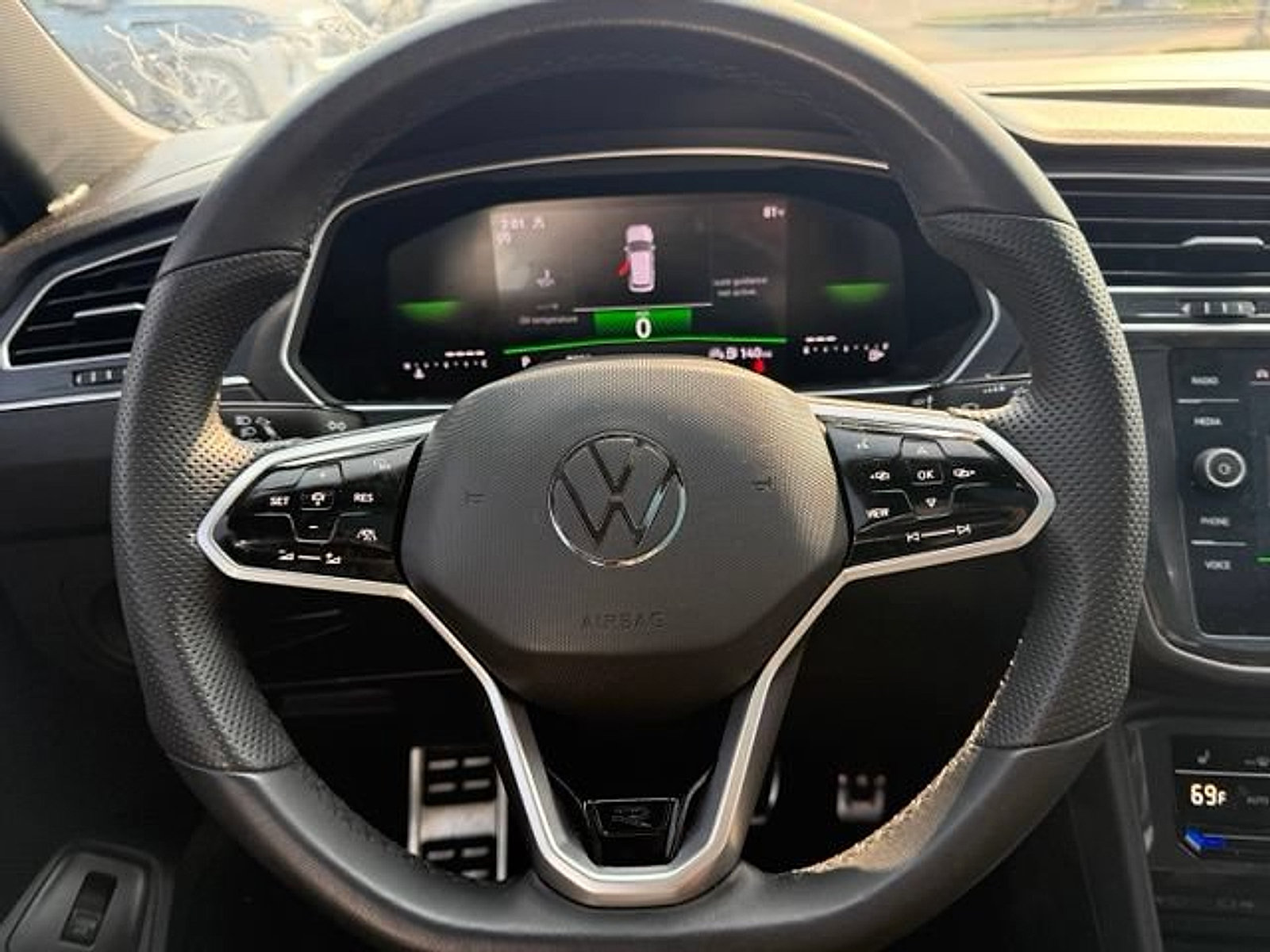 Used 2024 Volkswagen Tiguan SE R-Line AWD/4WD image 12
