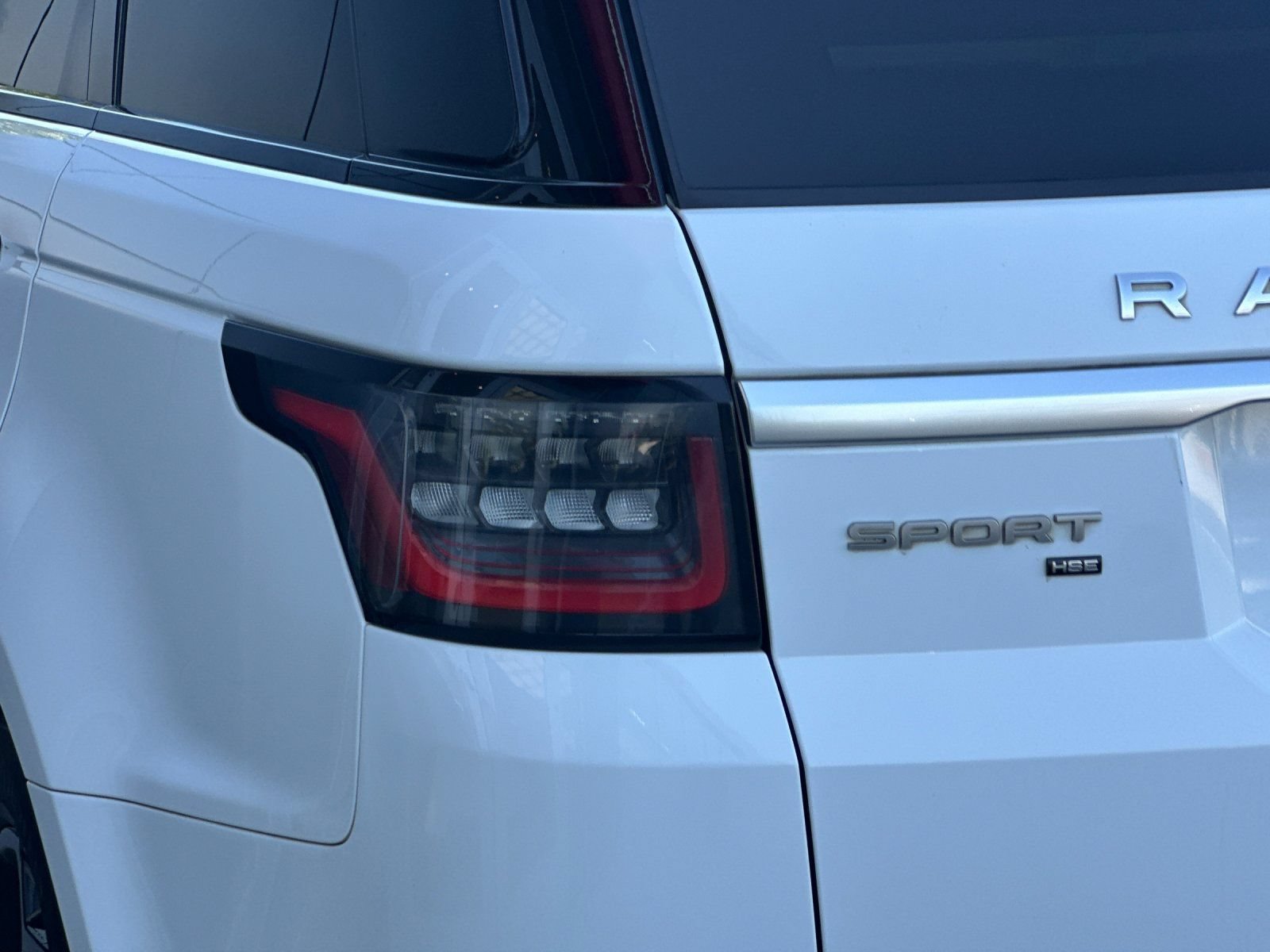 Used 2020 Land Rover Range Rover Sport HSE AWD/4WD image 25