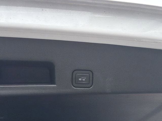 Used 2024 GMC Acadia Elevation image 17
