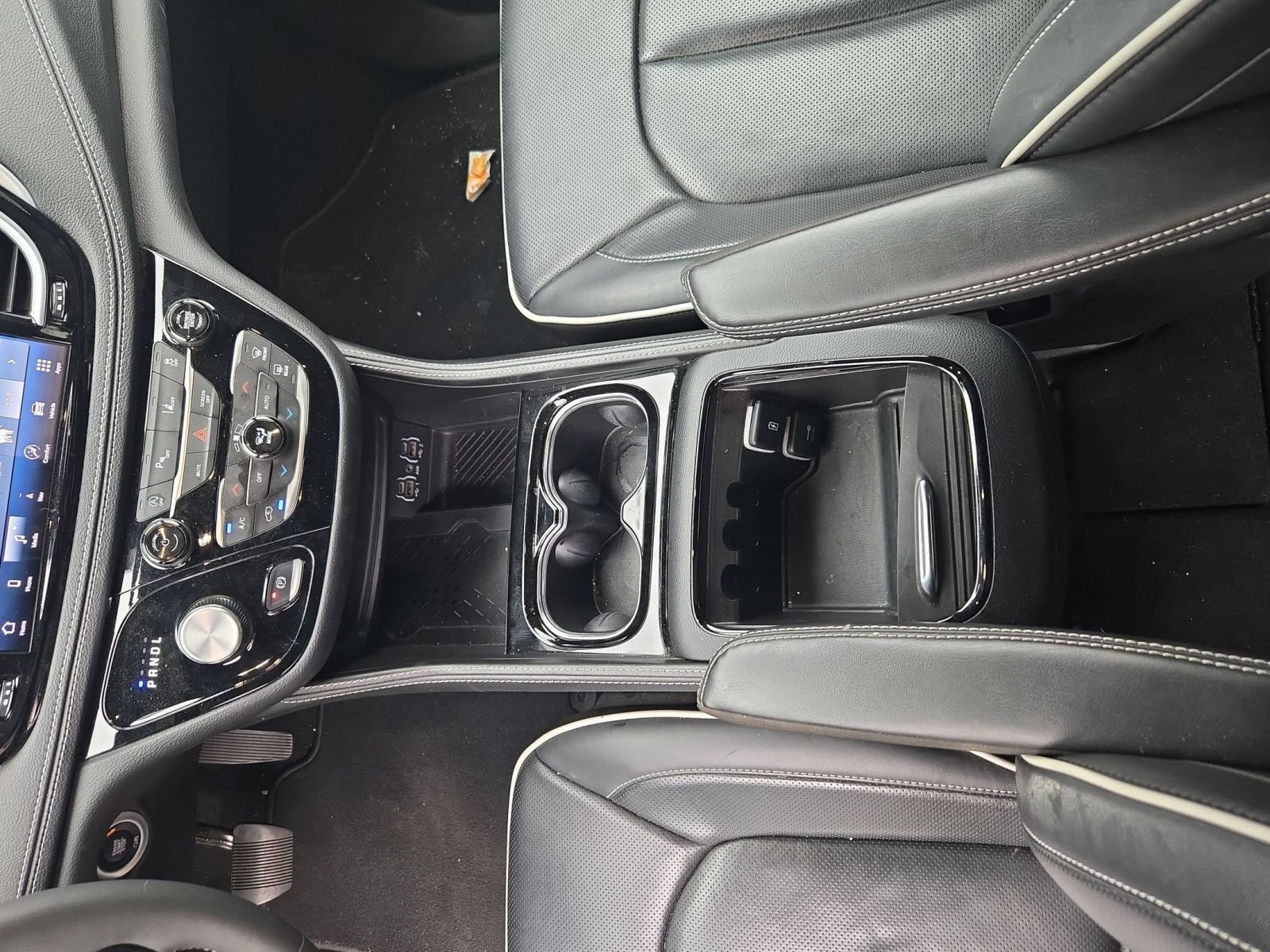 Used 2025 Chrysler Pacifica Limited FWD image 18
