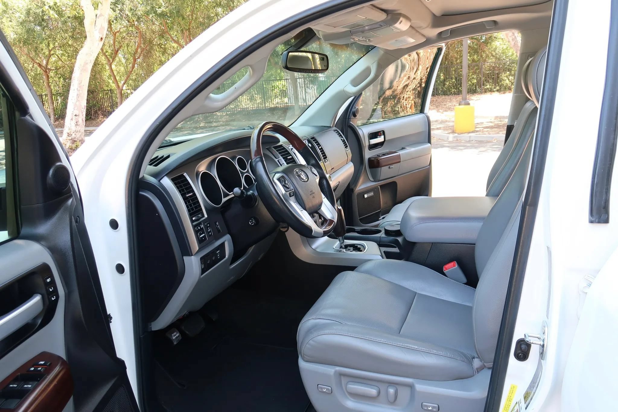 Used 2016 Toyota Sequoia Platinum RWD image 15