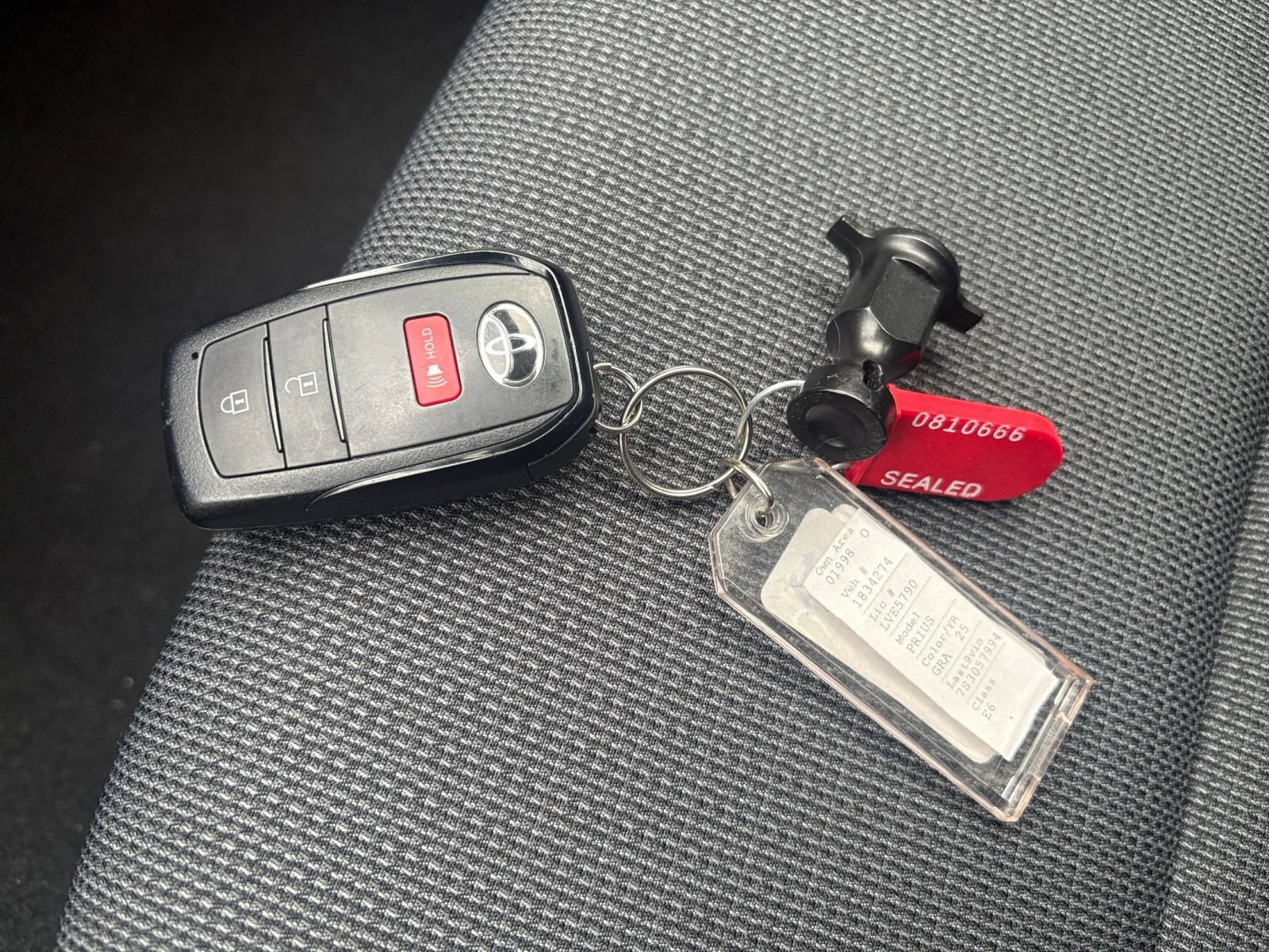Used 2025 Toyota Prius LE FWD image 21